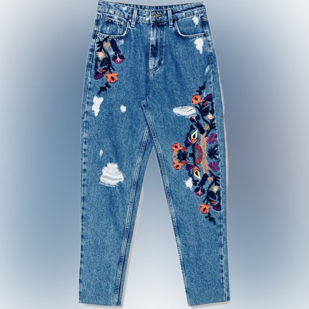 Pull&Bear Embroidered Distressed Y2K 90s High-Rise Ankle Jeans Size 36 / 26 / 4